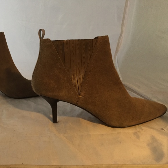 NEW Donald Pliner Faie Suede Kitten-Heel Bootie 10 - Picture 6 of 7